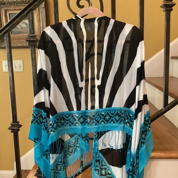 Peter. Nygard lightweight wrap - Picture 2 of 5